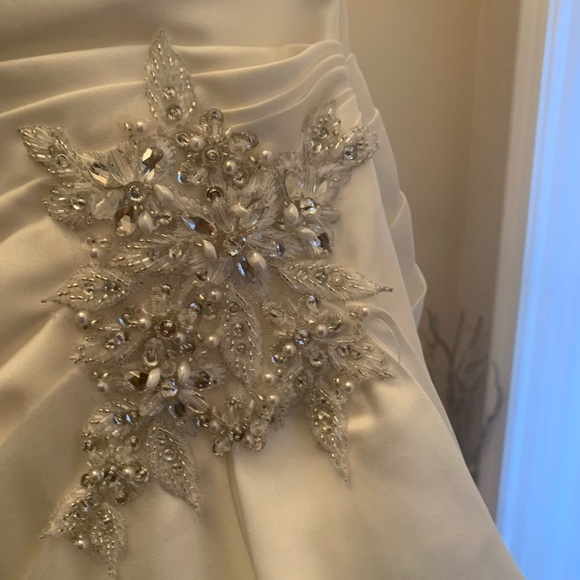 New….satin/beading….size 6 - Picture 3 of 10